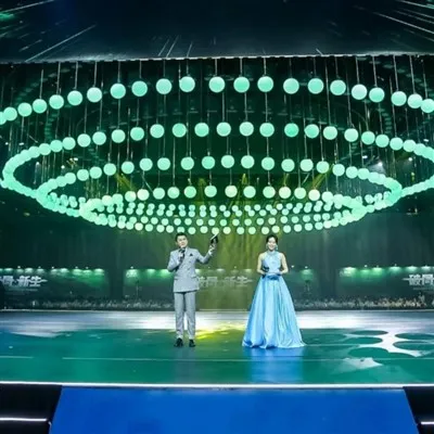 Pódiová svetelná LED guľa